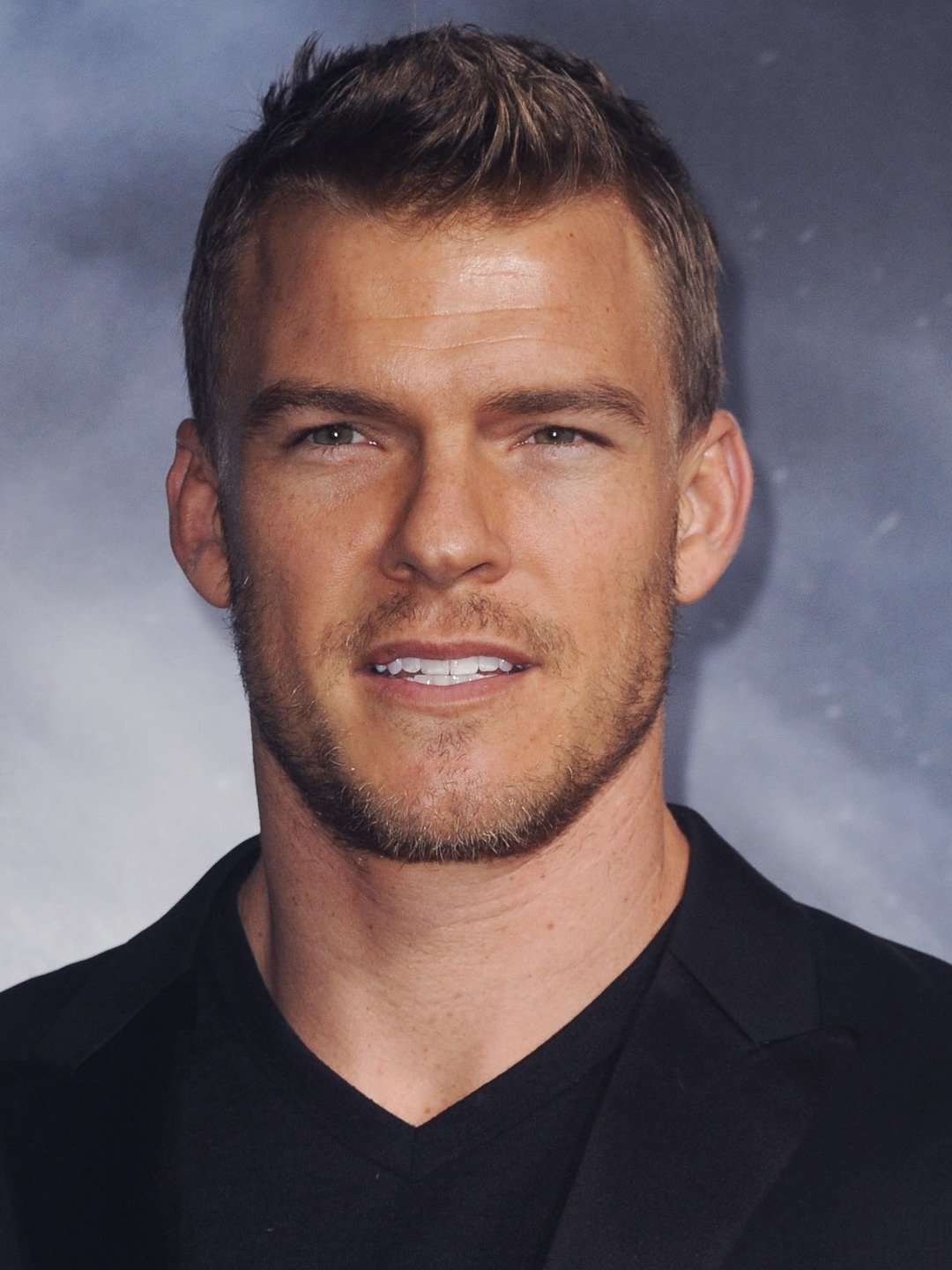 How tall is Alan Ritchson?